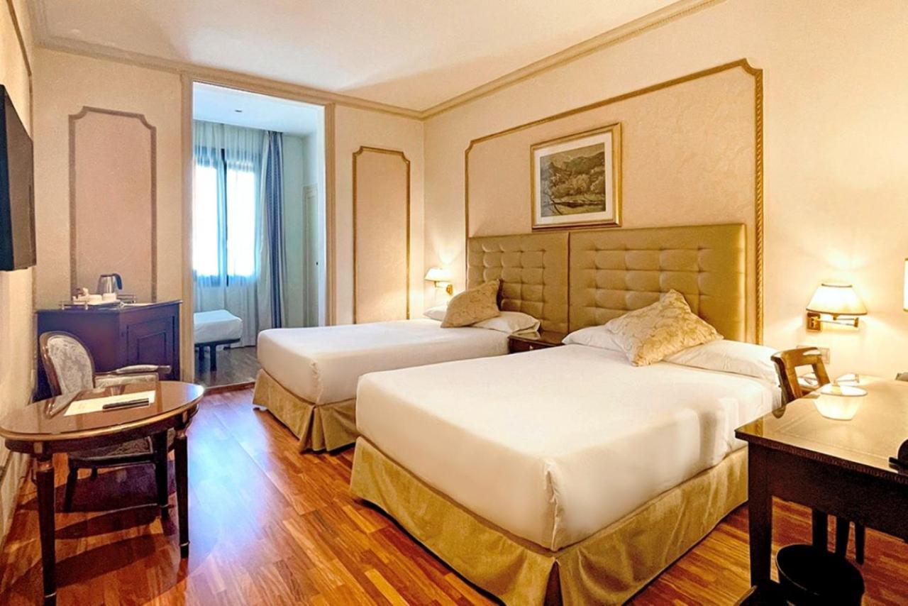 Hotel Roger De Lluria Barcelona Kültér fotó